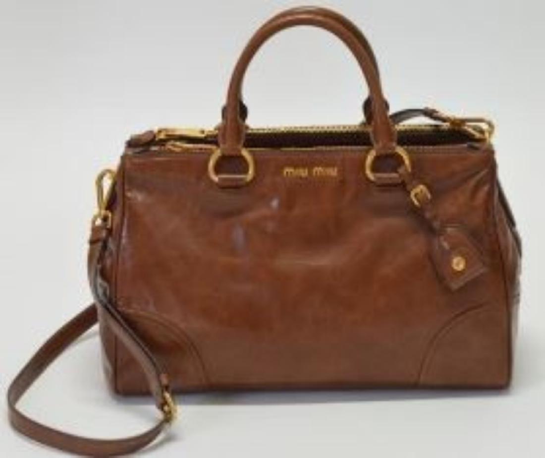 Miu Miu RN1091 Rosewood Vitello Shine Zipp-Palissandro: Miu Miu RN1091 Vitello Shine Zippered Palissandro bag Size: L:34cm (top) 36.5cm (bottom) W:16cm H:24cm D:12cm LD:49-59cm NEW!! Bag comes with dust bag and authenticity card Crafted in luxurious shiny 
