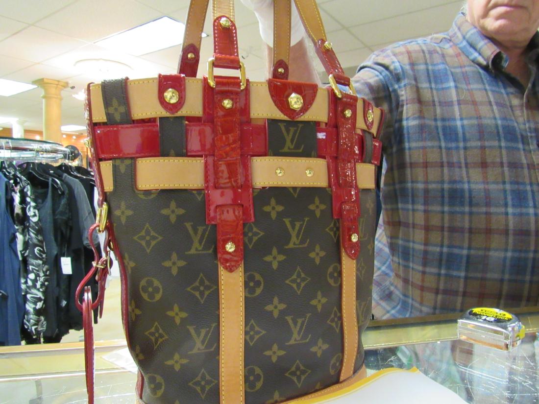 Louis Vuitton Bucket bag (1 of 11)