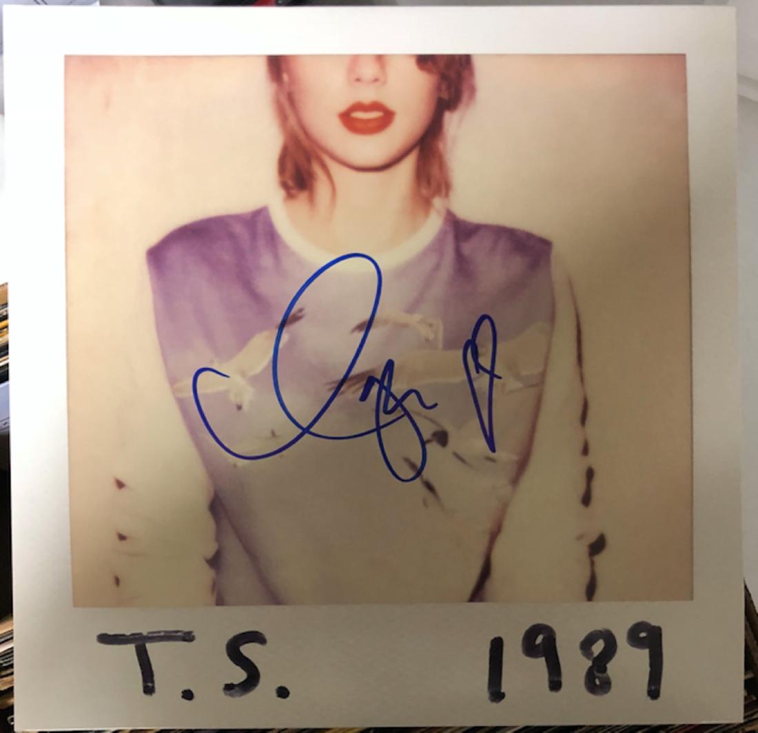 Signed Taylor Swift 1989: Signed by Taylor Swift