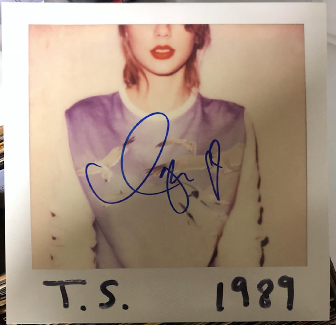 Signed Taylor Swift 1989: Signed by Taylor Swift