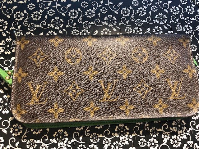 Louis Vuitton  Wallet (1 of 10)
