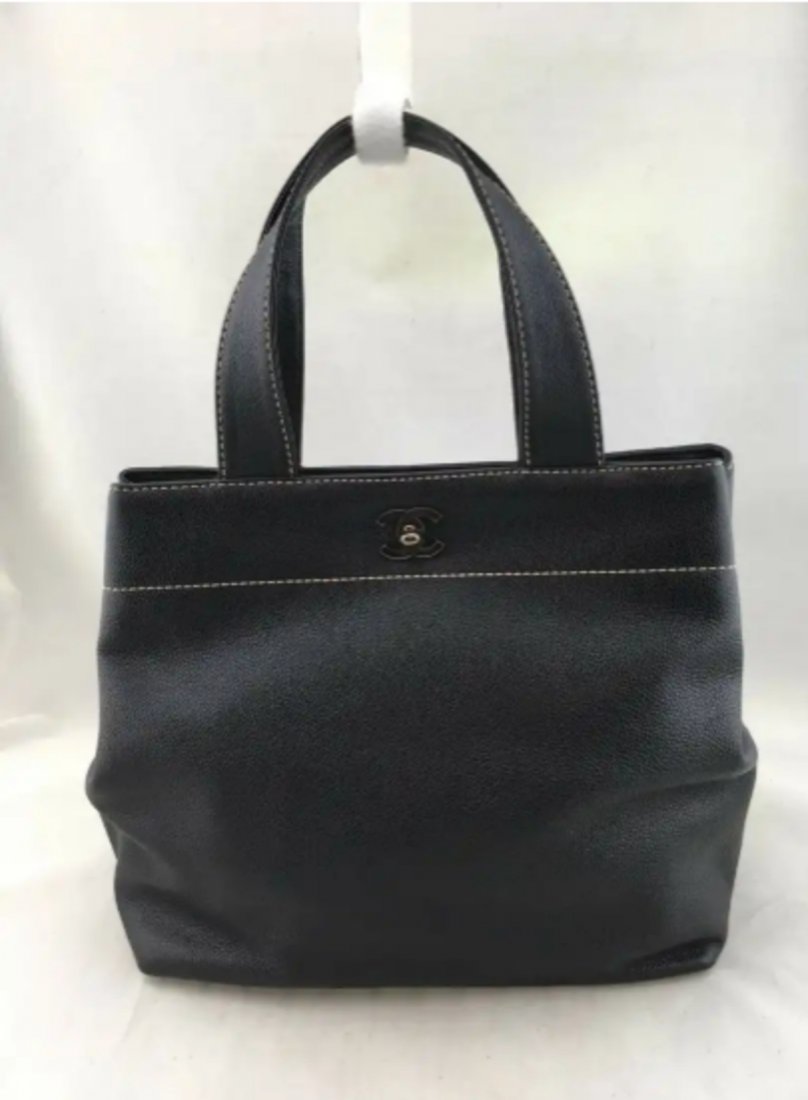 Chanel pebbled leather handbag (1 of 7)