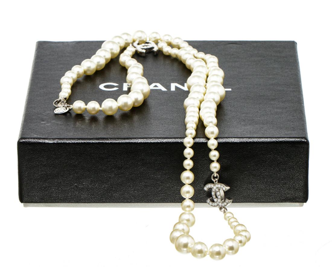 Chanel Classic CC Faux Pearl Necklace (1 of 6)