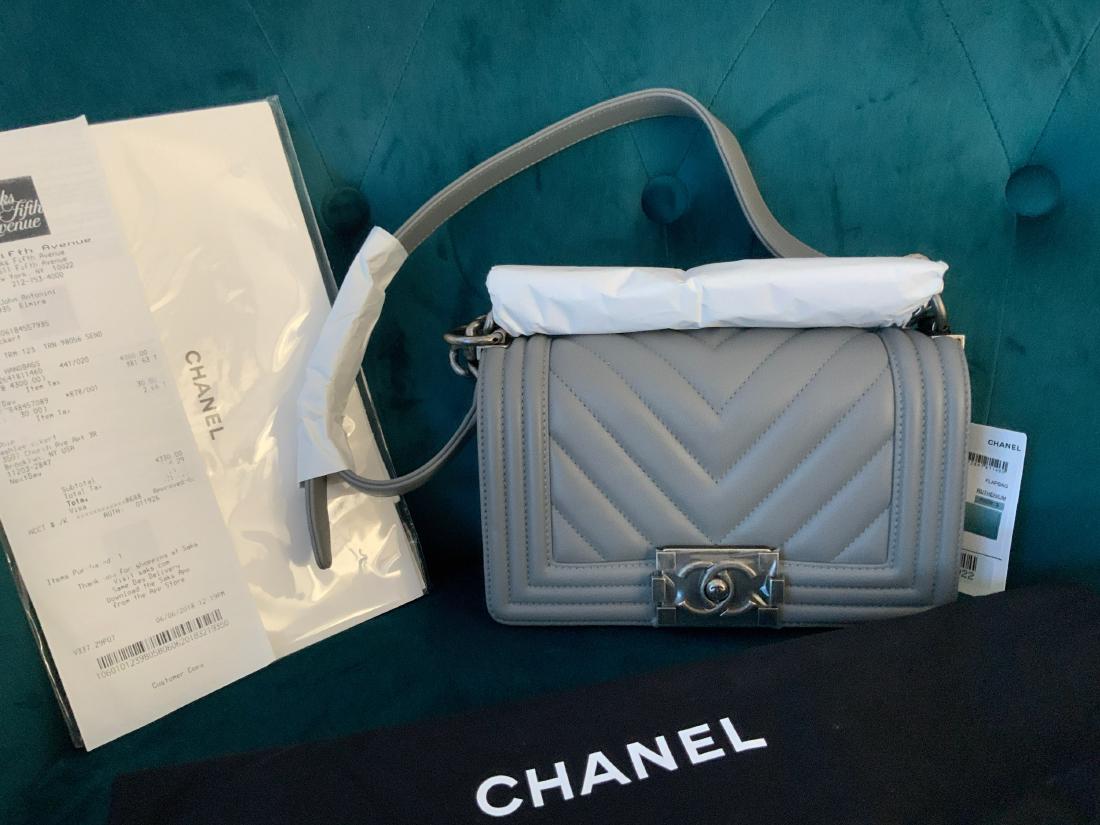 Chanel boy l grey shoulder bag (1 of 6)