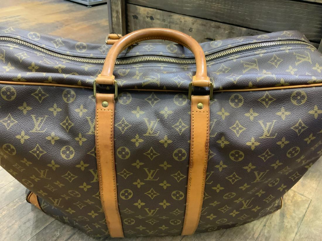 Louis Vuitton SERIUS 65: Brand: Louis Vuitton Model: SERIUS 65 Travel & Luggage: Carry On Material: Monogram coated canvas Measurements: 20" L x 6" W x 14.5" H Handles: Double rolled leather handles Handle Drop: 5.5" Closure/