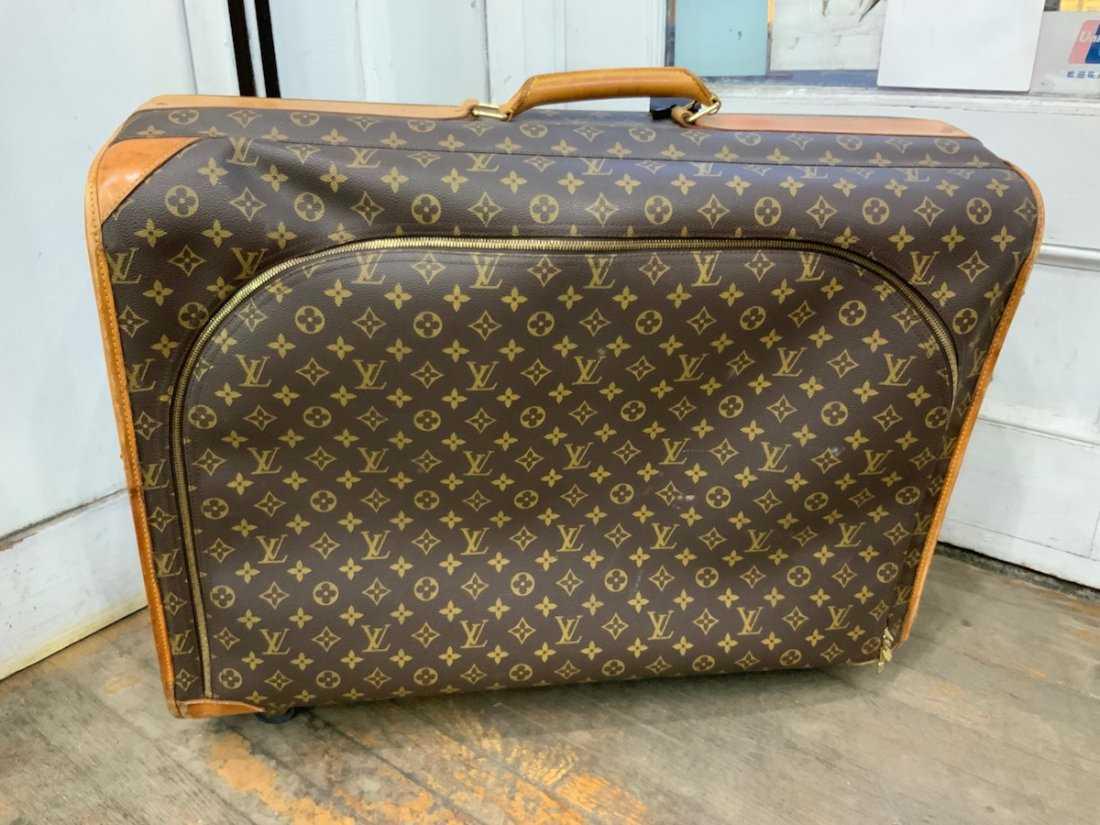 Louis Vuitton Large suitcase (1 of 5)