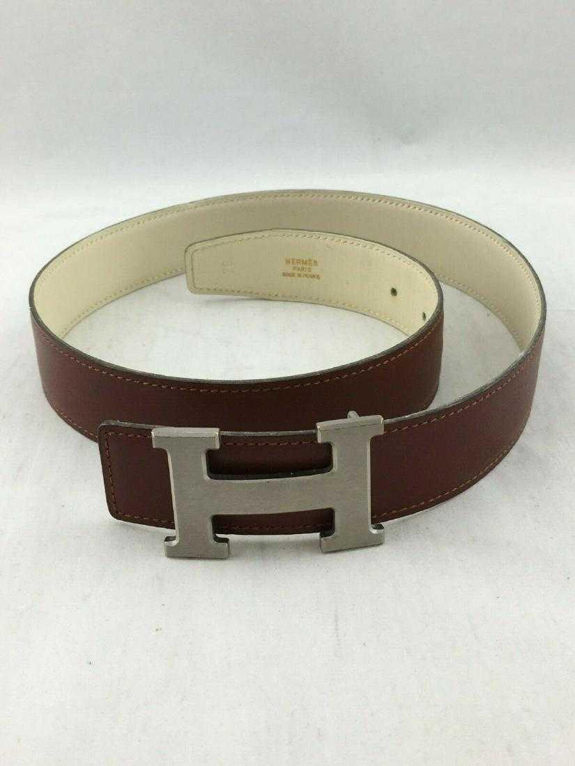 Hermes cognac belt (70): Brand: Hermes Condition: Gently Loved/Very Good Condition. Couple minor scuffs and scratches to buckle Size:70 Cognac/ Cream leather Made in France 100% authenticity guaranteed.