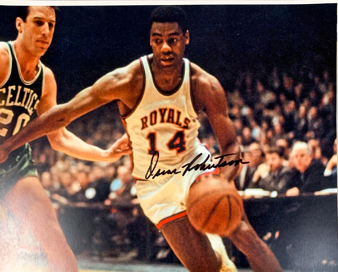"ROYALS/BUCKS" Oscar Robertson Signed 8x10 Photo (1 of 2)