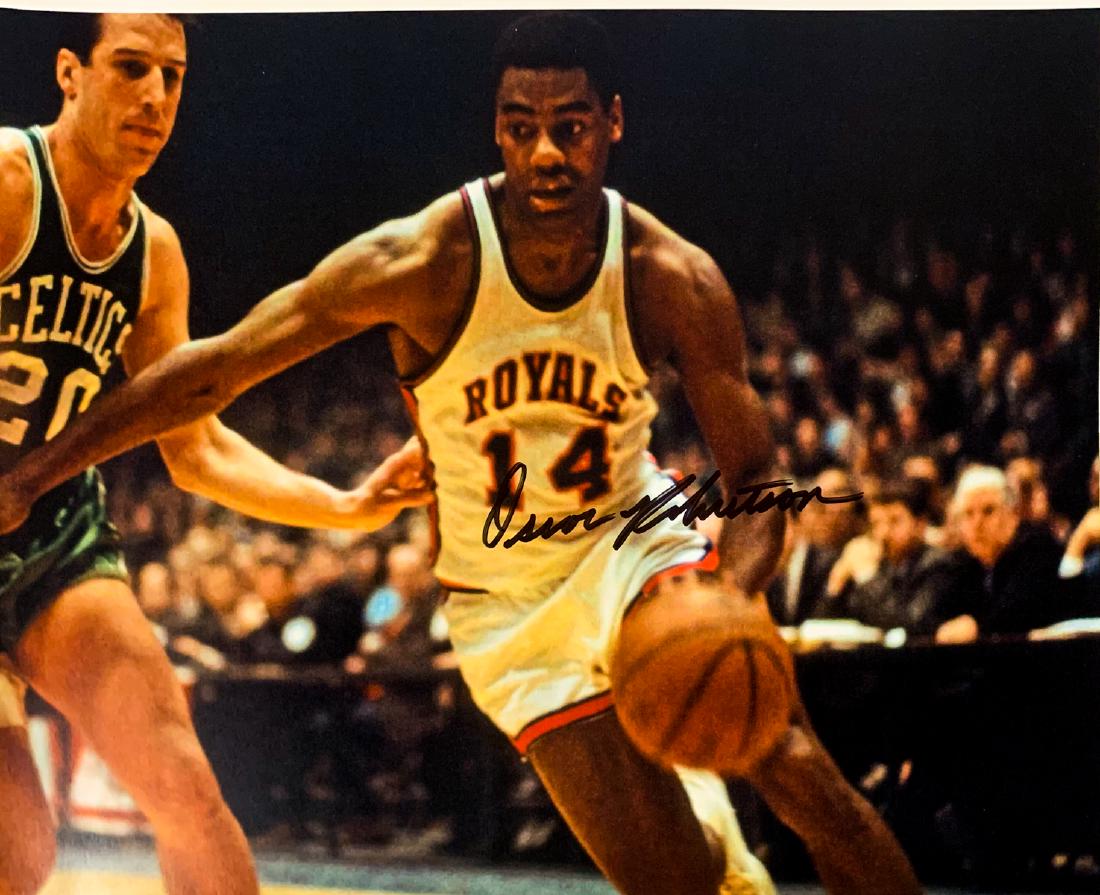 "ROYALS" Oscar Robertson Signed 11x14 Photo (1 of 2)