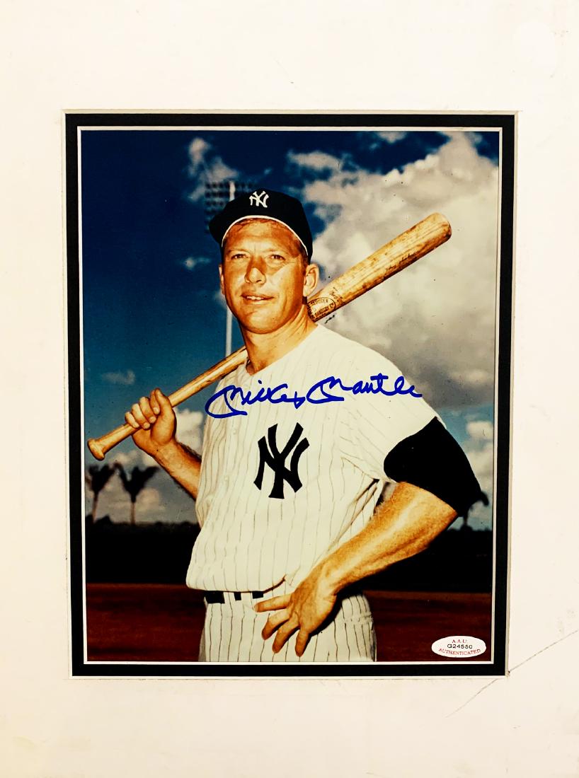 "YANKEES' Legend MICKEY MANTLE Signed 8x10 Photo (1 of 5)