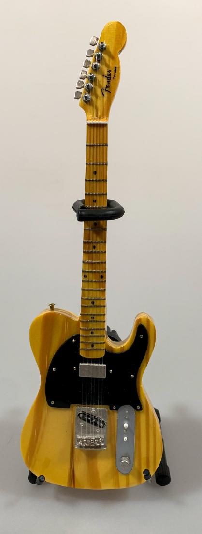 SPRINGSTEEN'S blonde Fender Telecaster Replica (1 of 7)