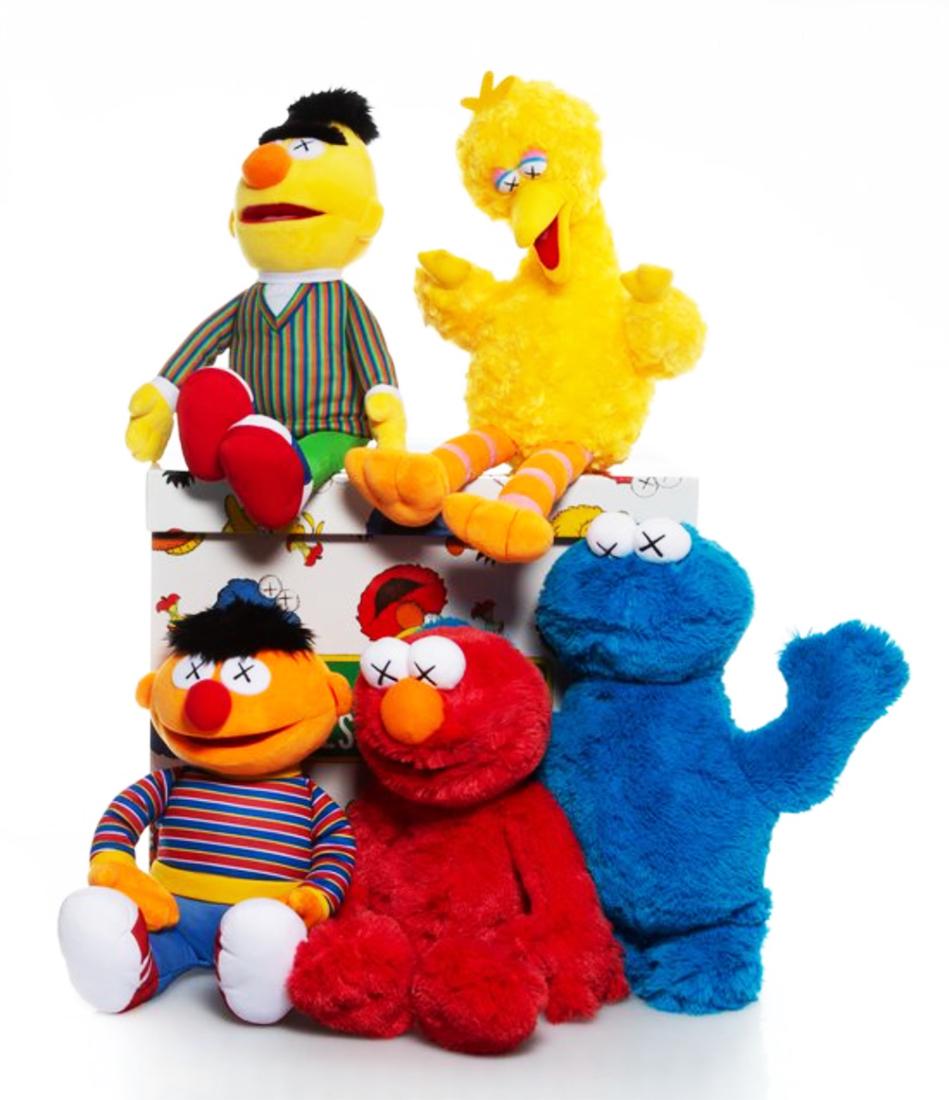 KAWS x Uniqlo 'Sesame Street' 5x-Plush Figure Set (1 of 8)