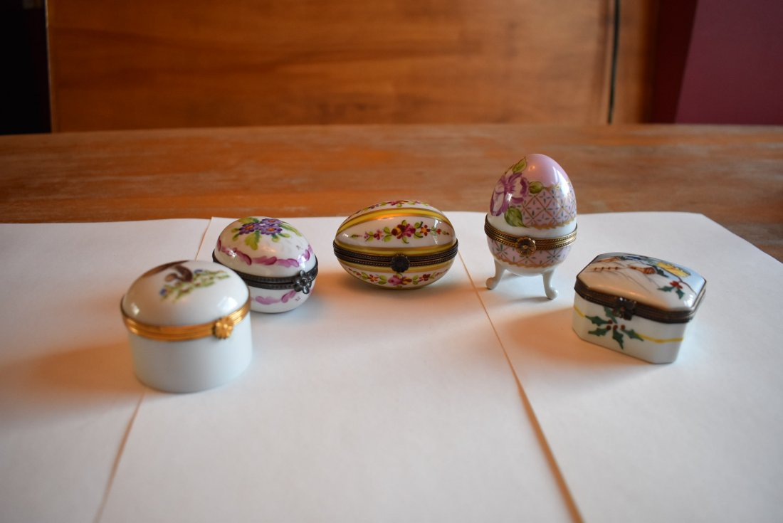 Lot of Limoges Porcelain Trinket Boxes: Lot of 5 Limoges France Porcelain Trinket Boxes.