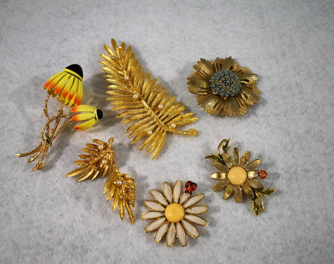 5 piece Signed Costume Jewelry Floral Brooch/pin: 5 piece Signed Costume Jewelry Brooch/pin collection including: 3 by Weiss, 1 corocraft & 1 Judy Lee Brooch & Earrings set - condition is as shown in the photos