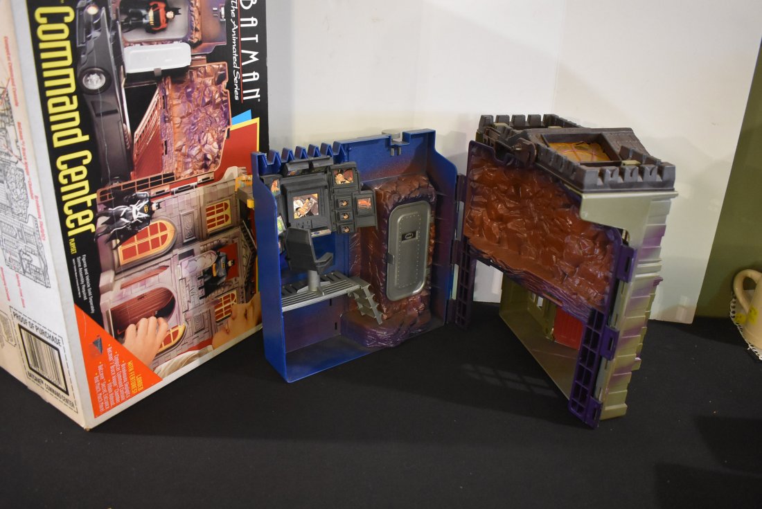 Kenner Batcave Commad Center in Box (1 of 4)