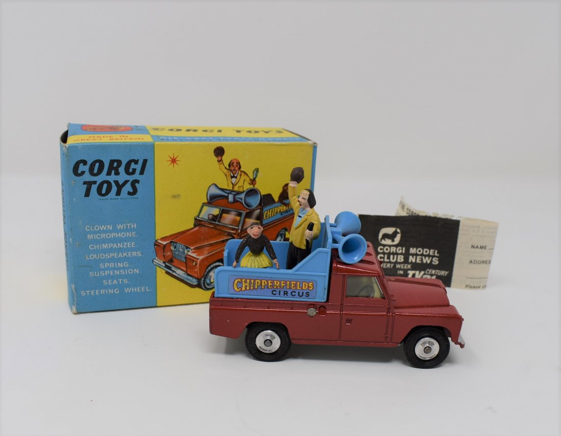 Corgi Chipperfields Circus 487 Landrover Parade Vehicle (1 of 3)