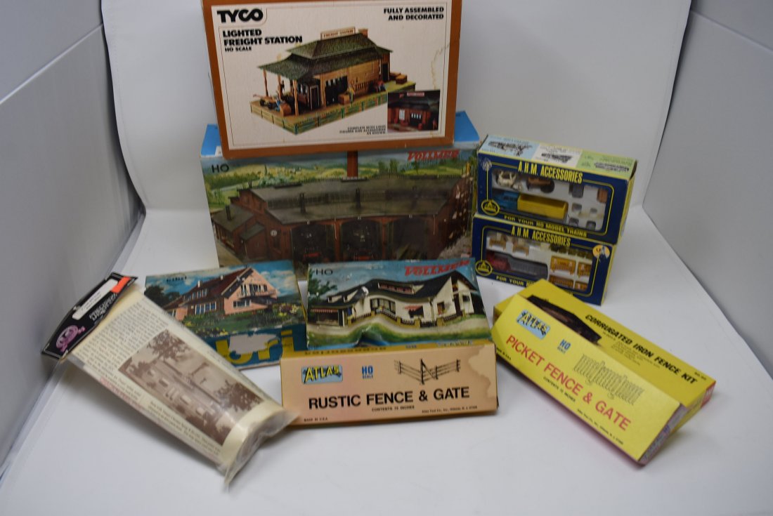 Lot of Misc. HO Scale Train Accessories (1 of 1)