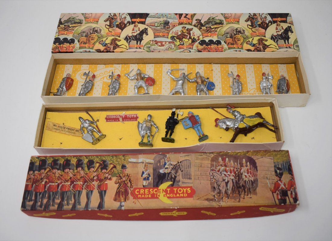 Crescent Toys - 153/20 Knight Set & new Guards set (1 of 2)