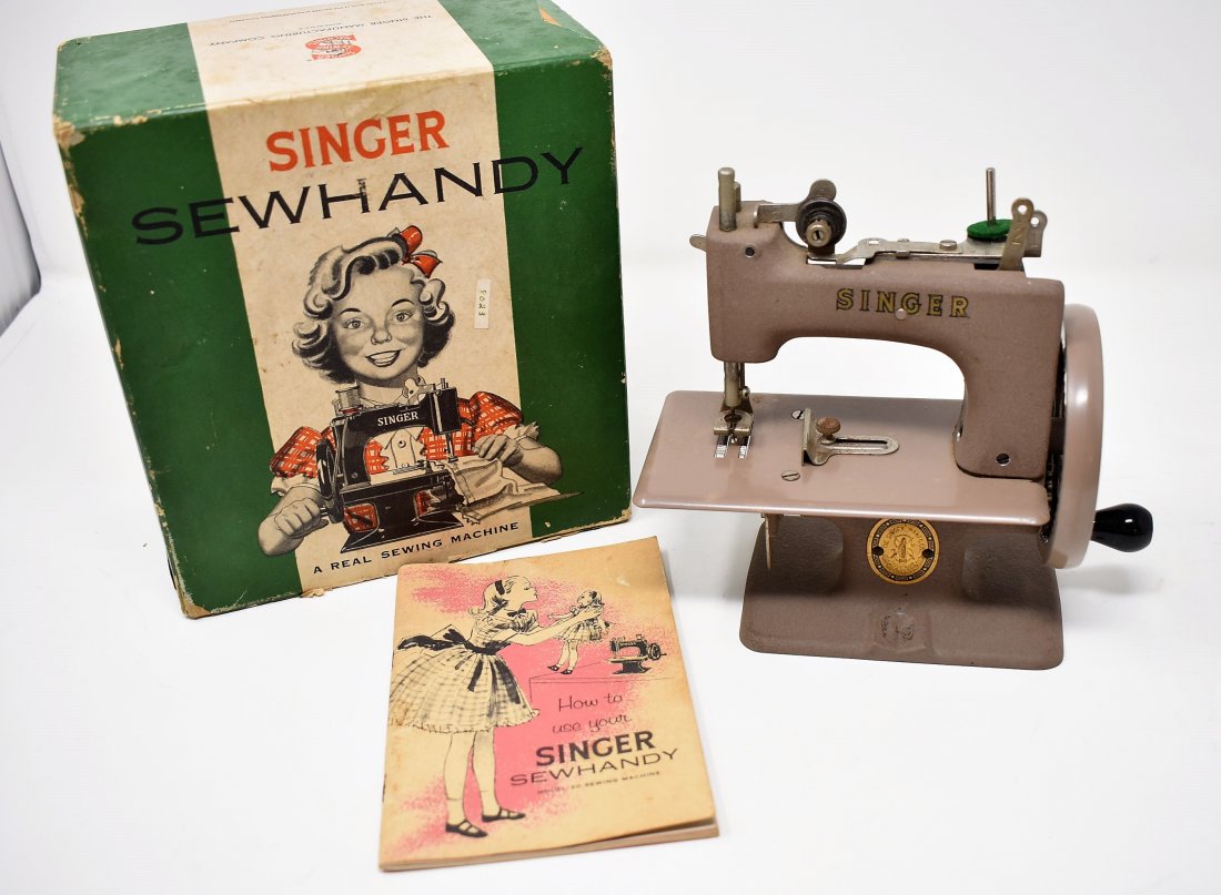 Vintage Singer Sewhandy Model 20 Child's Sewig Machine (1 of 3)