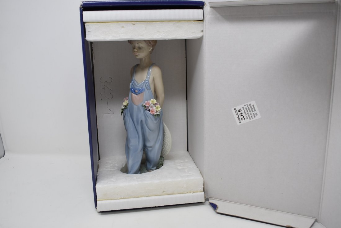 Lladro 7650 "Pocket Full of Wishes" NEW IN BOX: Lladro Collectors Society 7650 "Pocket Full of Wishes", brand new in box