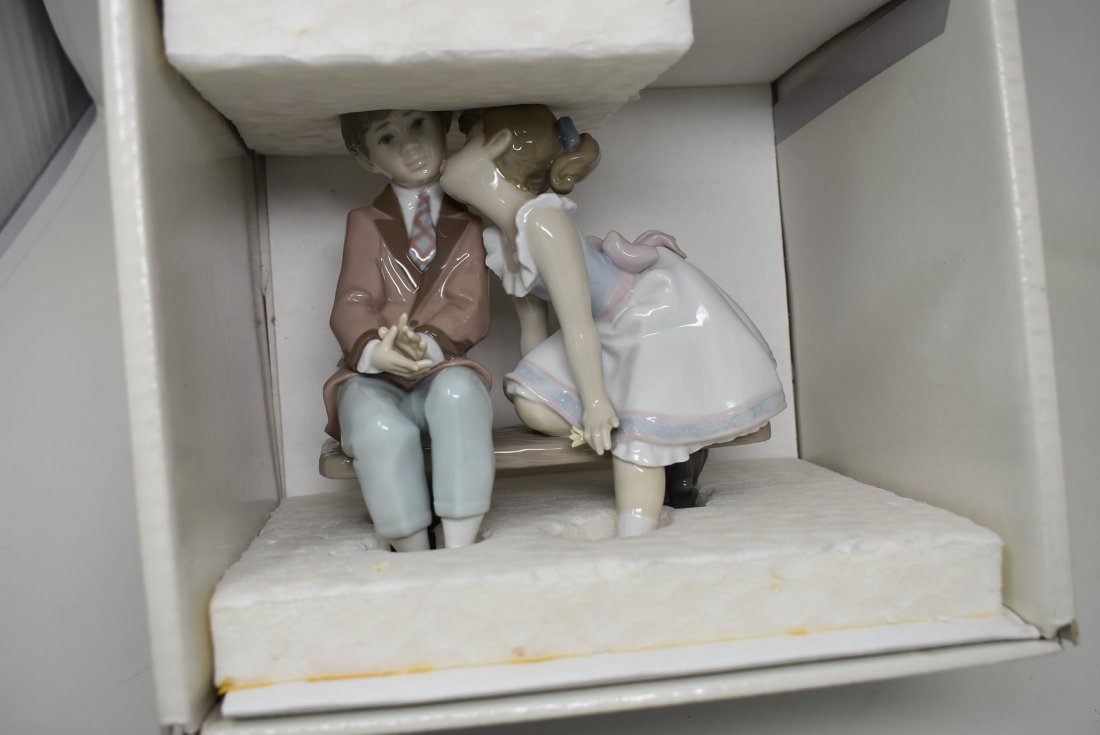 Lladro 7635 "Ten and Growning" NEW IN BOX: Lladro Porcelain Figure 7635 "Ten and Growning", brand new in box