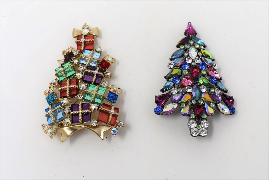 Pair of Avon Christmas Tree Brooches 2007 & 2008: Pair of Avon Limited Edition Christmas Tree Brooches 2007 & 2008