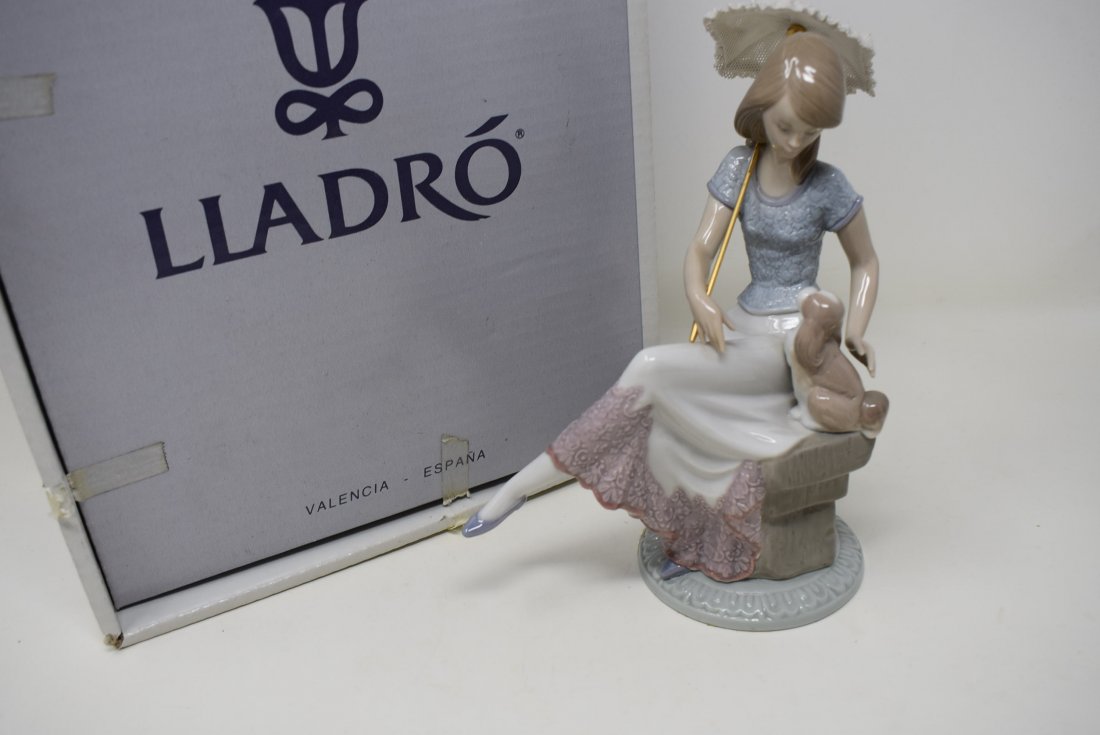 Lladro 7612 "Picture Perfect" New in Box: Lladro 7612 "Picture Perfect". It comes new in box