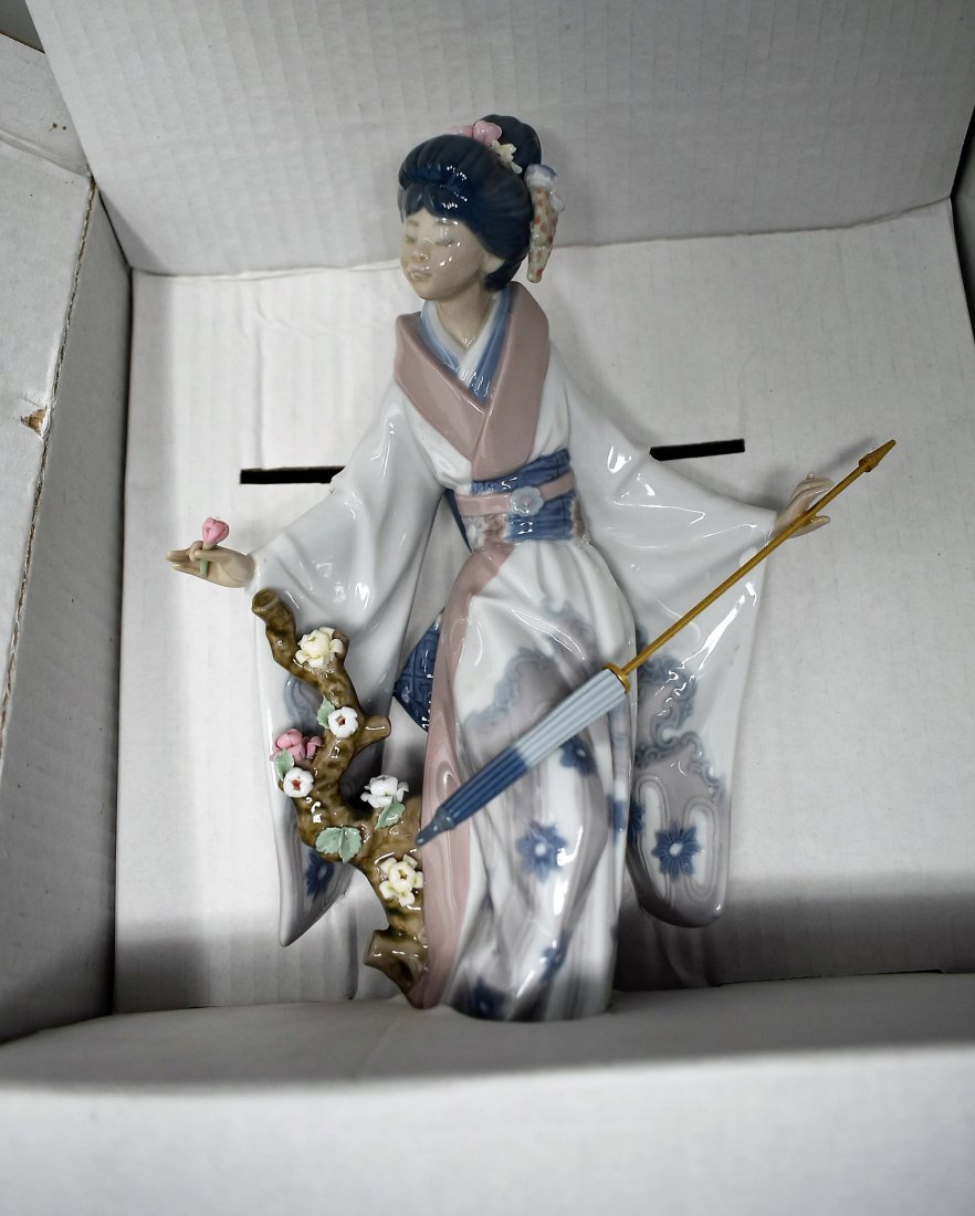 Lladro 1451 "Teruko" NEW IN BOX: Lladro #1451 "Teruko". She comes new in box