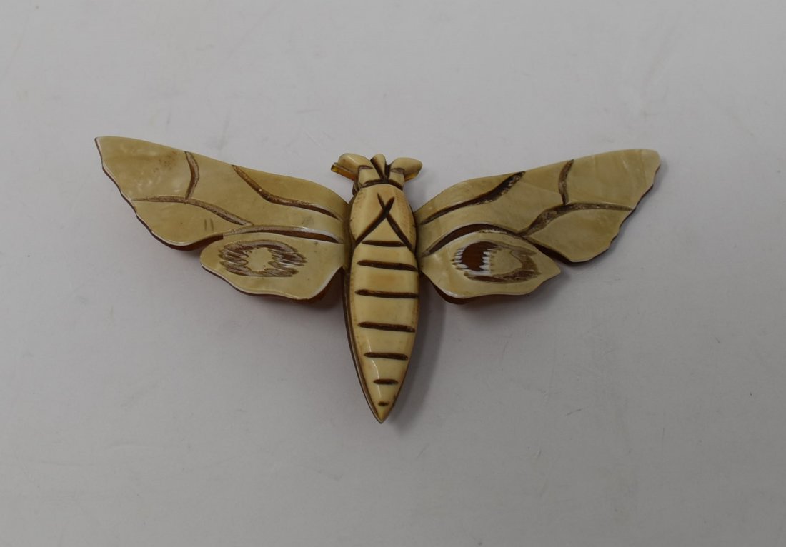 Vintage Bakelite Moth Brooch Pin (1 of 2)
