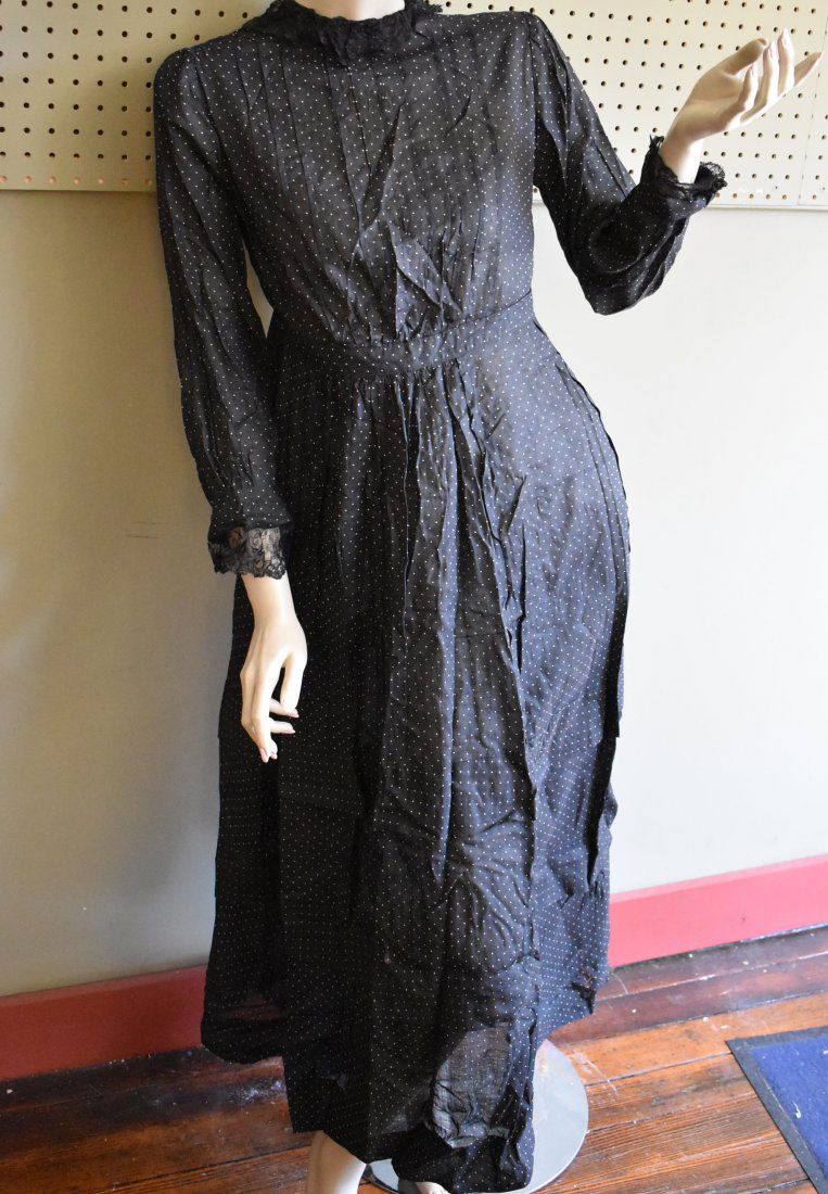 Victorian / Edwardian Black dress w/ White Dots: Victorian / Edwardian Black dress w/ White Dots and black lace accents - great shape for age, couldn't find any notable flaws - we have not gone over these with a magnifying glass, sorry, please see t