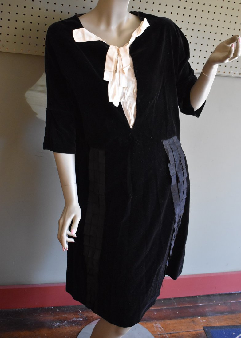 1920's Black Velvet Flapper Dress (1 of 4)