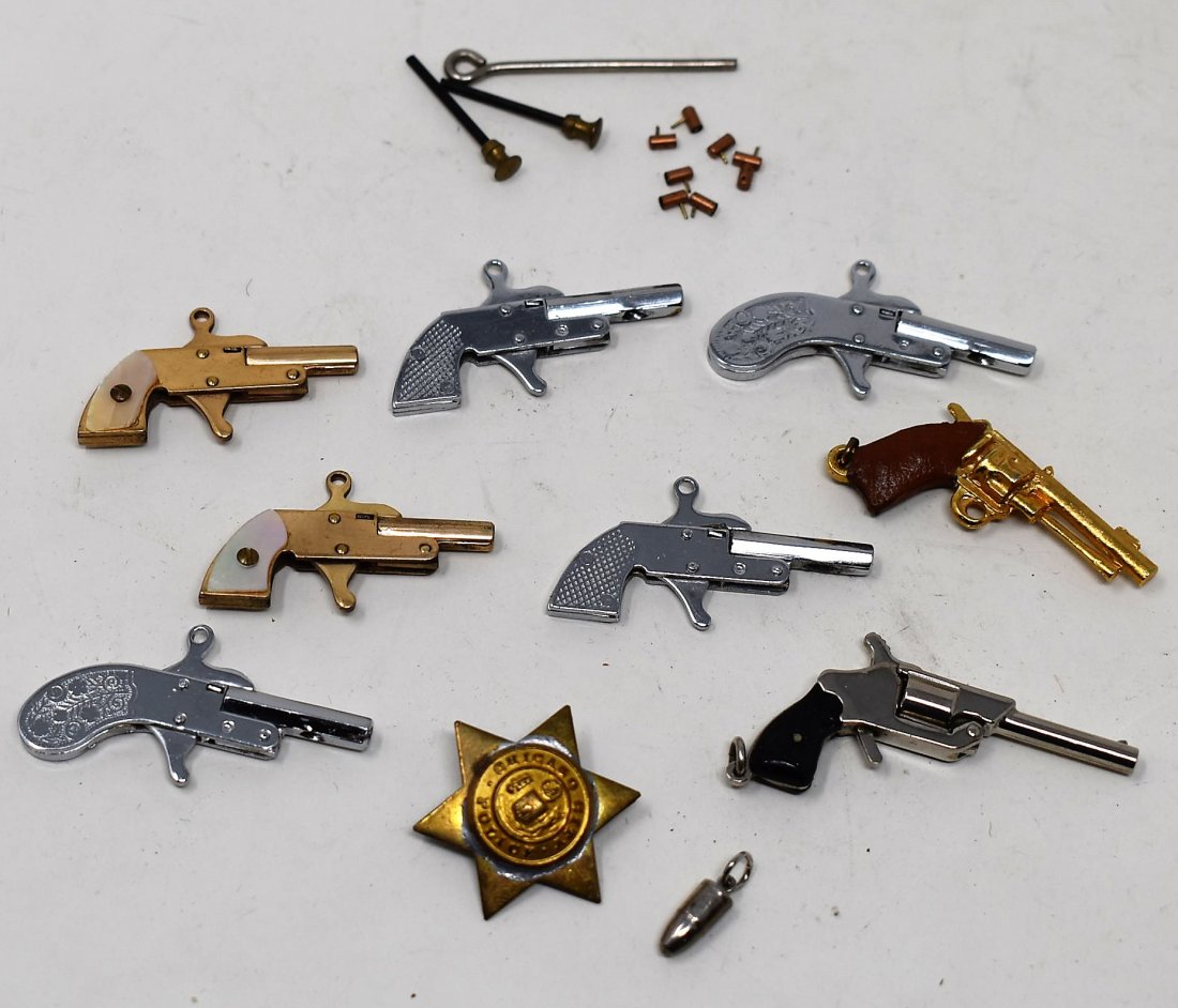 8 Functional Mini Toy Charm Guns Bullet Chicago Badge (1 of 3)