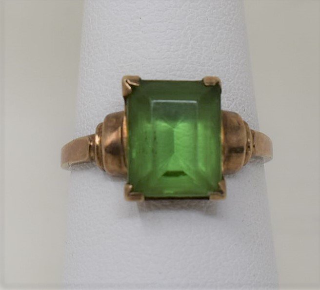 Antique 10K Gold & Green stone ring size 6.5 (1 of 2)
