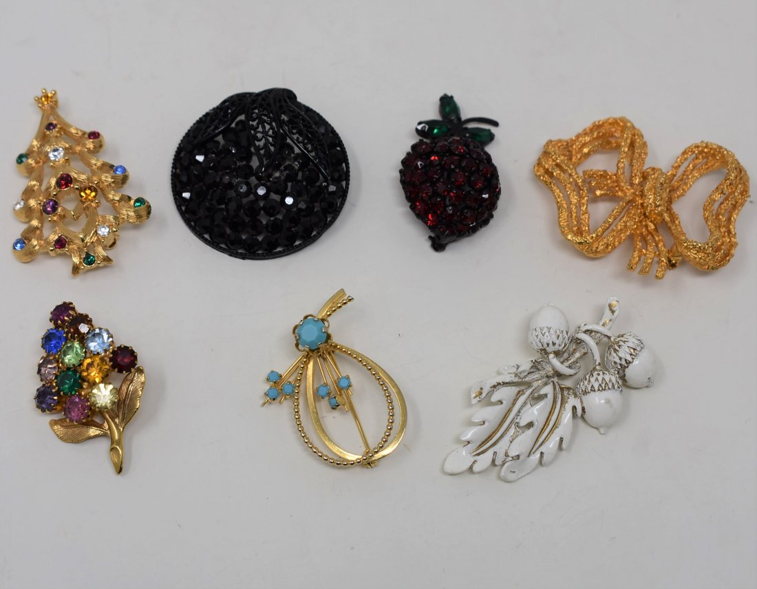 Lot of 7 Brooches Warner, Rhinestones and more (1 of 2)