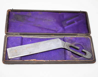 Franz Hajek fabrik Wein Austria 5" Microtome Knife: Franz Hajek fabrik (made in) Wein Austria 5" Microtome Surgical Knife with original box, the top of which is inscribed Dr. O. L. Schmidt