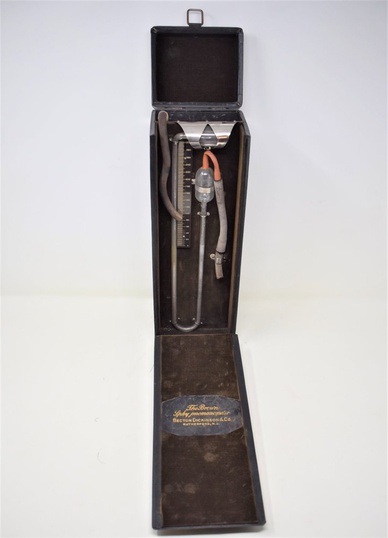 The Brown Sphygmomanometer (Blood Preasure): The Brown Sphygmomanometer (Blood Pressure) Becton Dickinson & co. Rutherford, N.J. - the cuff and Pump have separated due to a break in the old fragile rubber but are stored in the back compartment