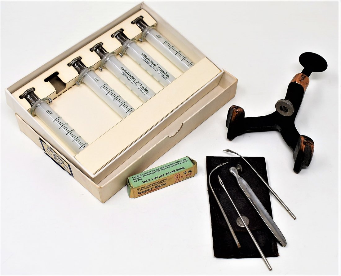 Syringes, Suture needle Kit, medicine vial & Clamp (1 of 4)
