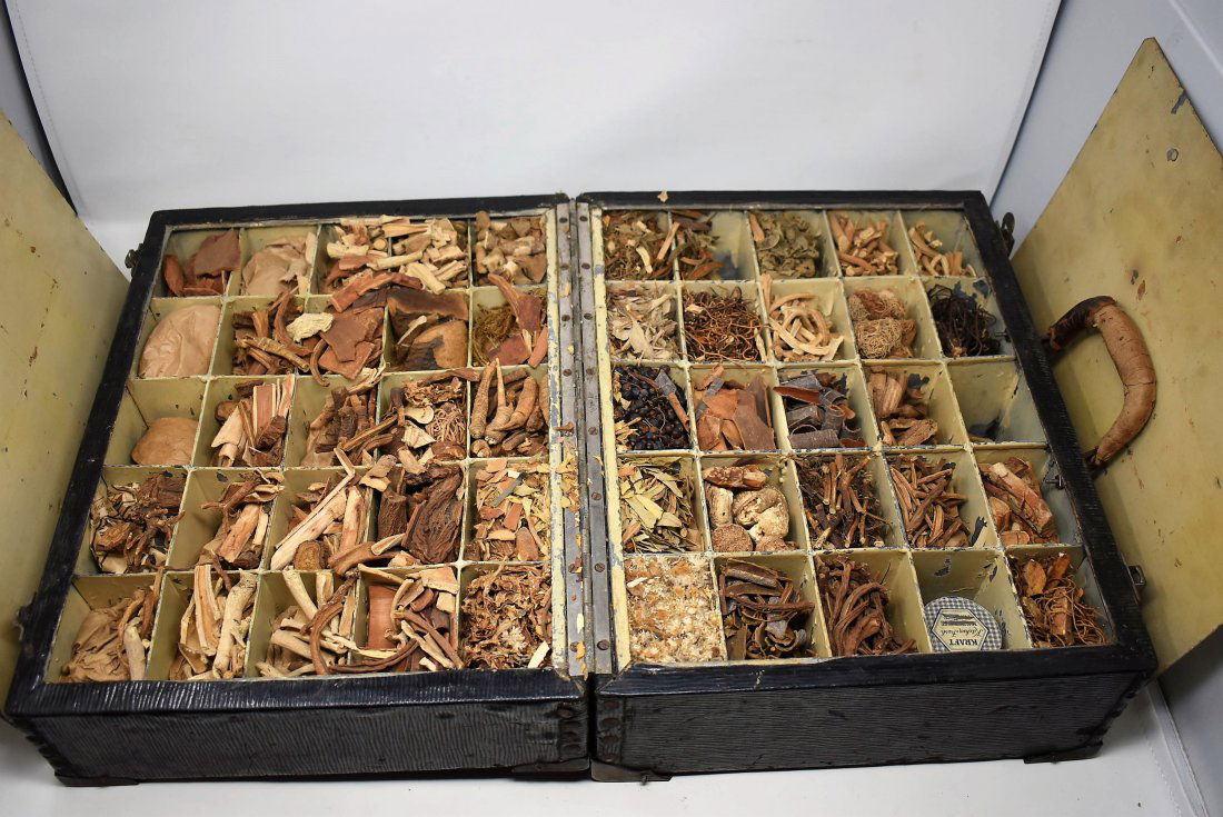 Homeopathic Herbalist Herbal Doctors Travel Kit Case: Homeopathic Herbalist Herbal Doctors Travel Kit Case