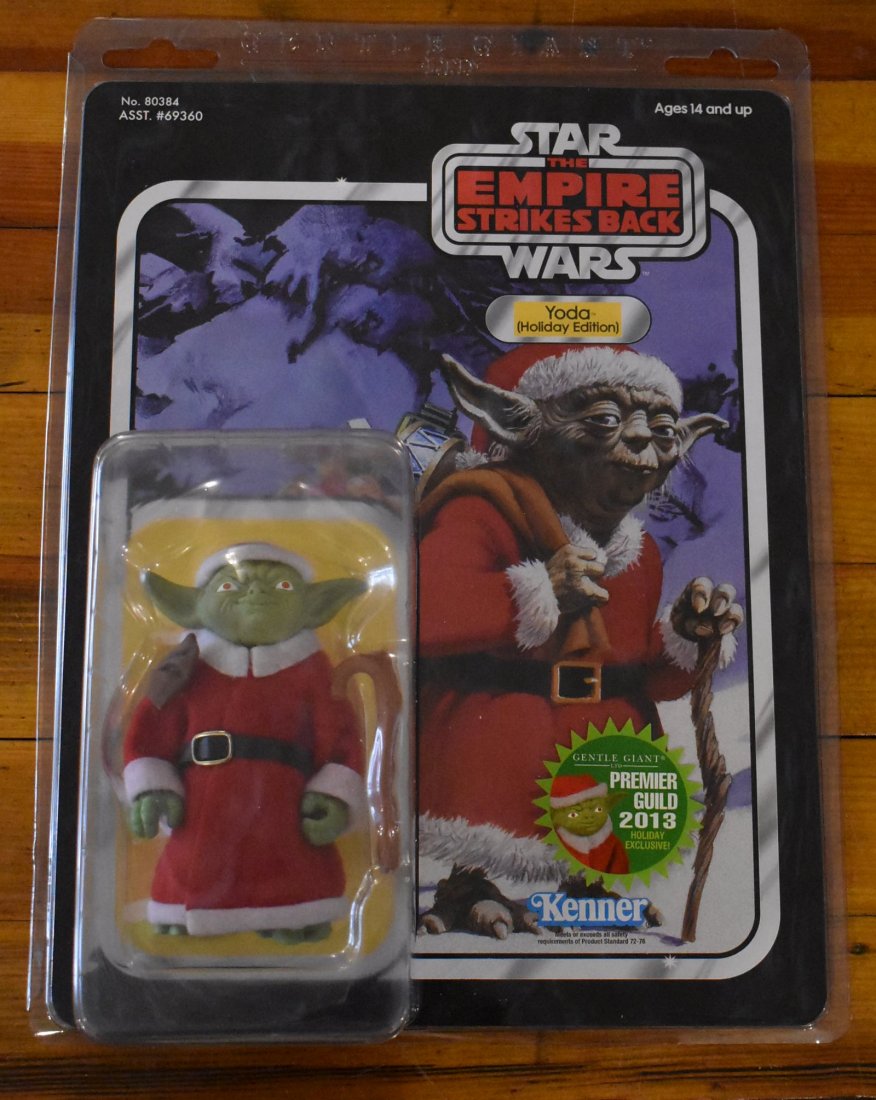 Gentle Giant Star Wars Vintage Jumbo Holiday Santa Yoda: Gentle Giant Star Wars Vintage Jumbo (12" Scale) 2013 Holiday Santa Yoda W/ mini Boba Fett in his Santa bag!! please see pictures for condition, was only removed from original shipping box to take the