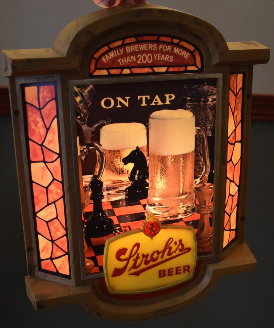 Stroh's tri-side On Tap Display Light Up Sign: Stroh's tri-side On Tap Display Light Up Advertising Sign in good working shape. See photos
