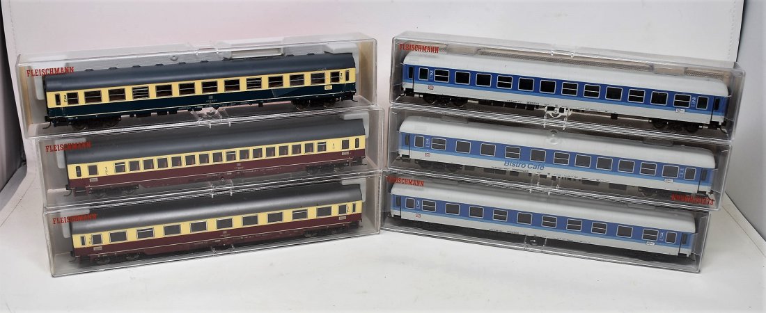 Lot of 6 HO Fleischmann Passenger Cars: 6 Fleischmann HO Scale Passenger Cars, as shown