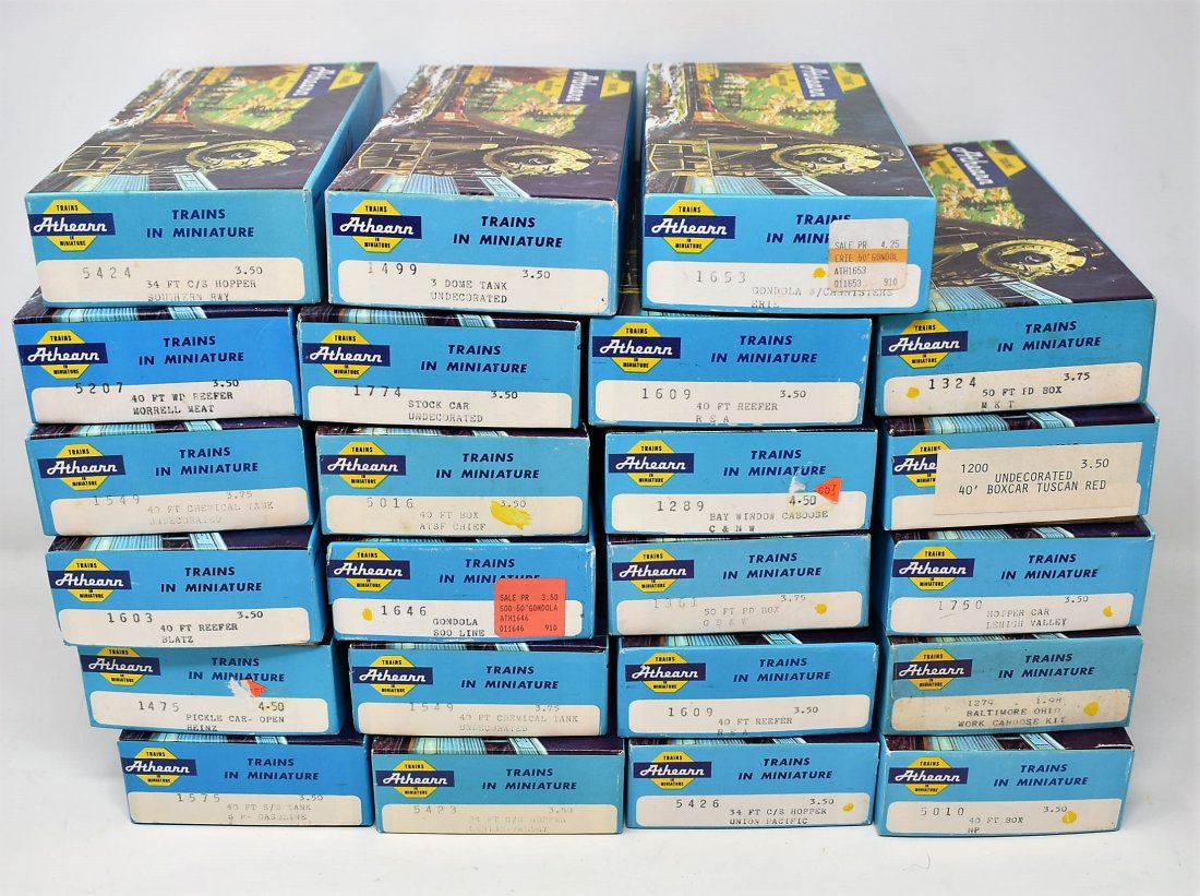 Lot of 23 Vintage HO Scale Athearn Cars: Lot of 23 Vintage Athearn HO Scale Railroad Cars, in original boxes and unbuilt
