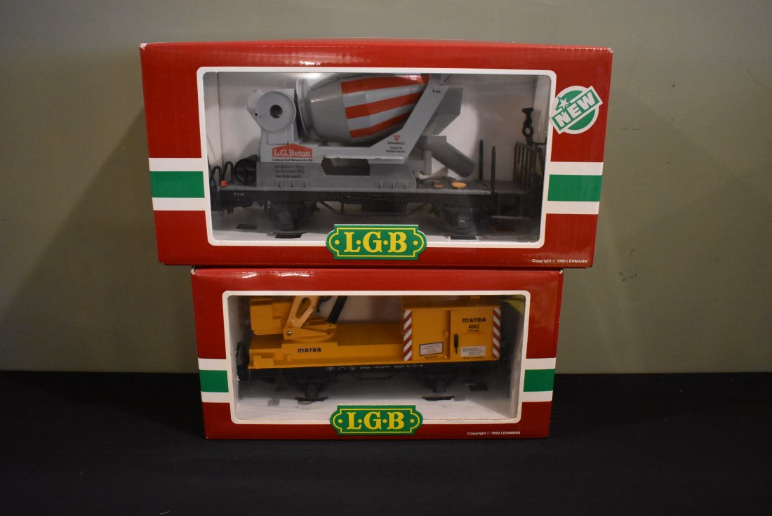 Lot of 2 LGB G Scale Construction Cars 4055 4042: A Lot of 2 G Scale LGB Cars, 4055 Cement Car and 4042 Matra Construction Crane.