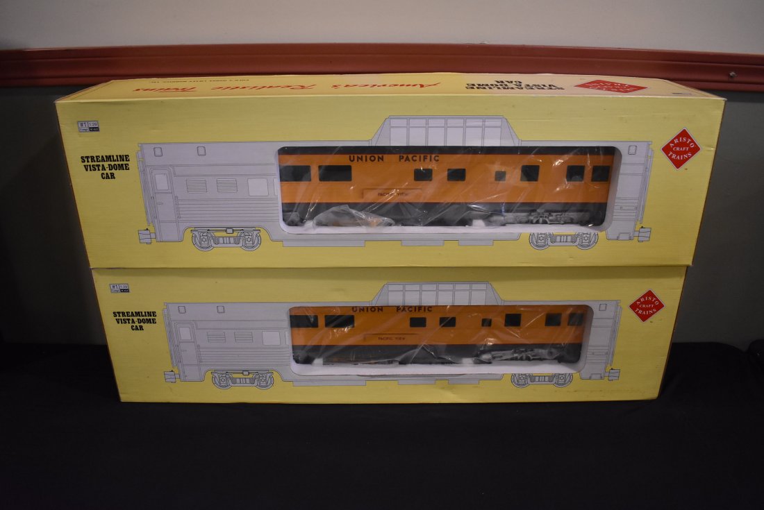 Lot of 2 Aristocraft G Streamline Vista Dome Cars UP: A Lot of 2 Aristo Craft G Scale 32604 Streamline Vista Dome Cars, Union Pacific, in boxes.