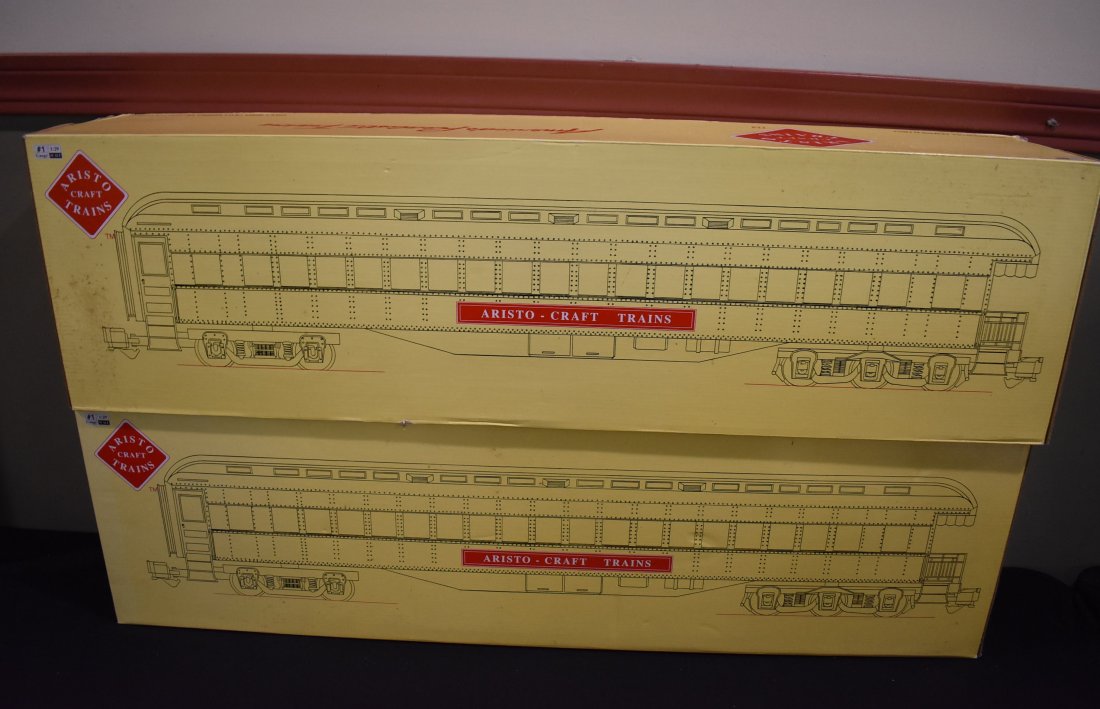 2 Aristocraft G Union Pacific Heavyweight Passenger Car: A Lot of 2 Aristocraft G Union Pacific Heavyweight Passenger Cars including 31608 & 31808.