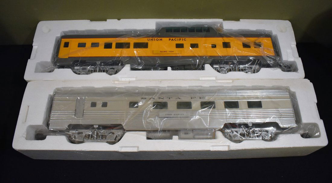 2 Aristocraft G Scale Passenger Cars: A Lot of 2 G Scale Aristocraft Passenger Cars, Union Pacific Observation & Santa Fe Fred Harvey. No boxes