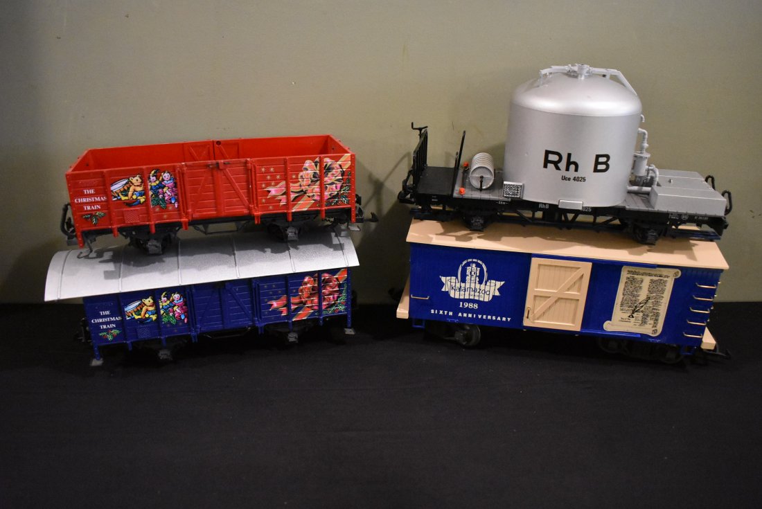 Lot of 4 G Scale Train Cars LGB Kalazazoo: A Lot of 4 G Scale Cars including 3-LGB and 1-Kalamazoo. They have been on display.