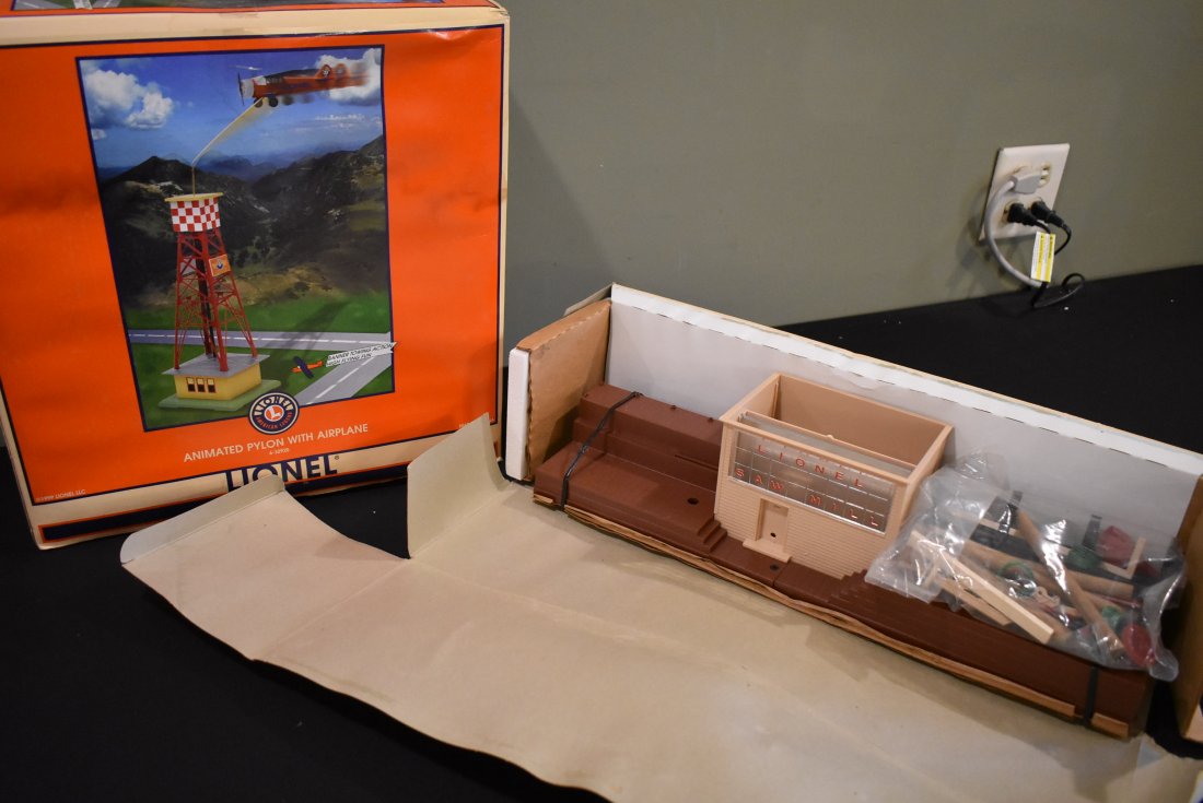 Lot of 2 Lionel Accessory Buildings (1 of 5)