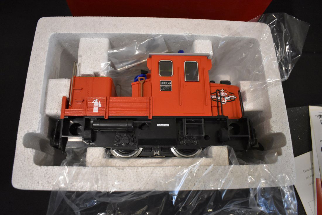 LGB G Scale 22330 Maintenance Diesel Switcher Engine (1 of 4)