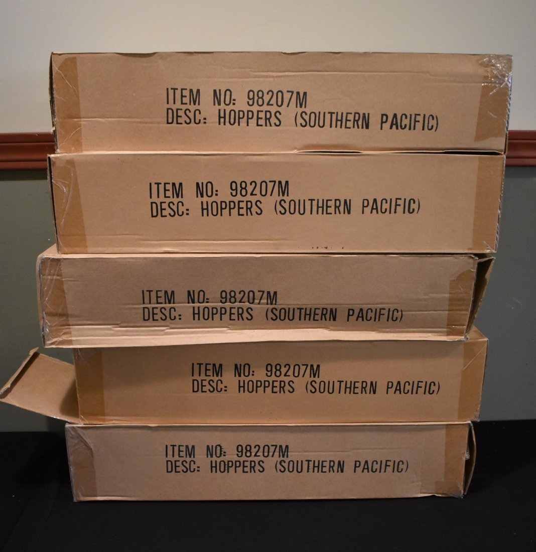 Lot of 5 G Scale Bachmann Big Haulers SP Coal Hoppers: Lot of 5 Bachmann G Scale Big Haulers Southern Pacific Coal Hoppers